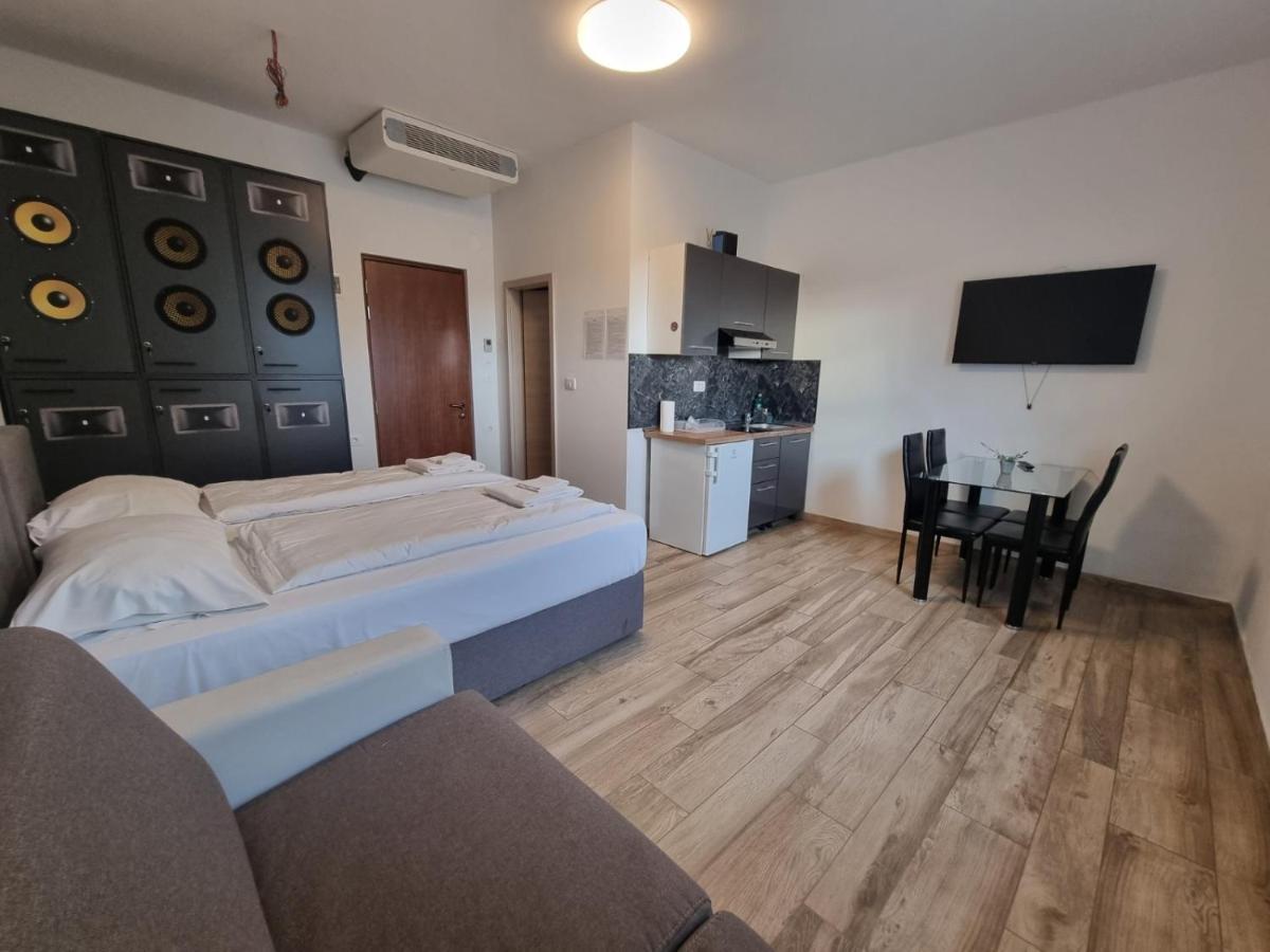Artrock Residence Izola Bagian luar foto