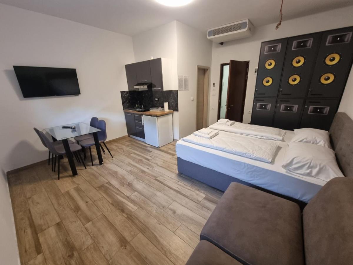 Artrock Residence Izola Bagian luar foto