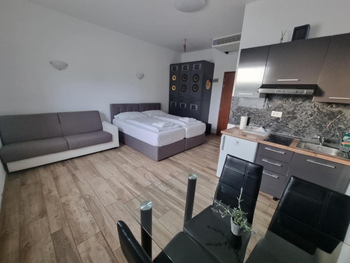 Artrock Residence Izola Bagian luar foto