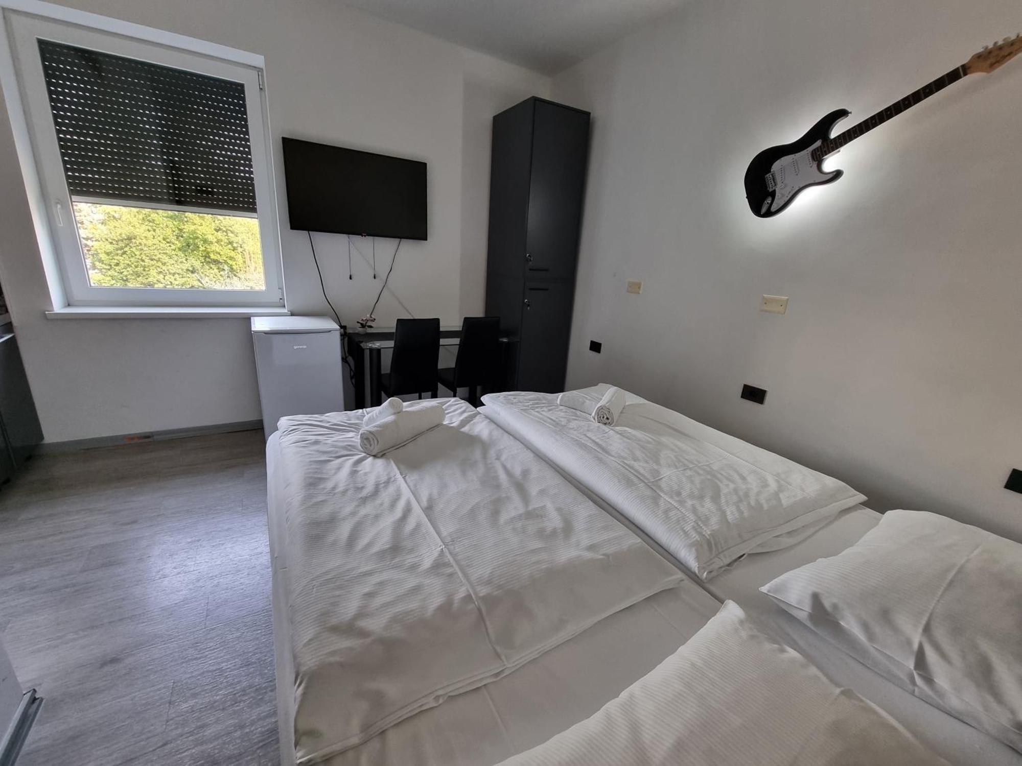 Artrock Residence Izola Bagian luar foto