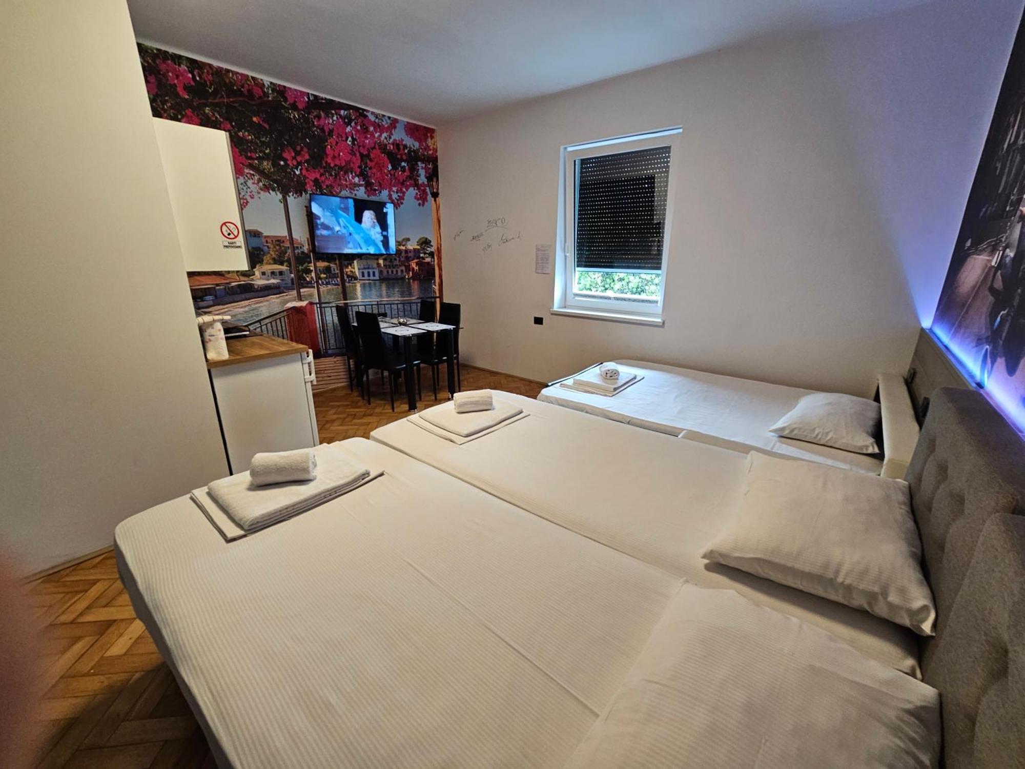 Artrock Residence Izola Bagian luar foto